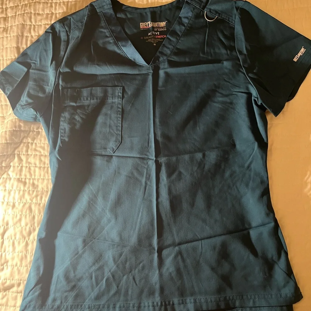 Bree 1-Pocket Tuck-In Scrub Top - Picture 3 of 4
